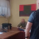 СБУ і поліція кажуть, що викрили посадовця: Нарахував 35 мільйонів ”бойових” солдатам на Львівщині